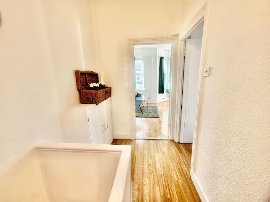 לונדון Cosy Two Bedroom Apartment,Se13 מראה חיצוני תמונה