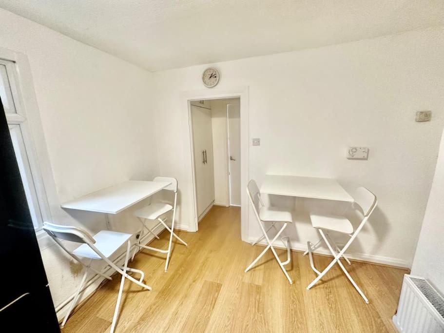 לונדון Cosy Two Bedroom Apartment,Se13 מראה חיצוני תמונה
