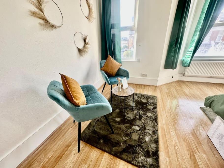 לונדון Cosy Two Bedroom Apartment,Se13 מראה חיצוני תמונה